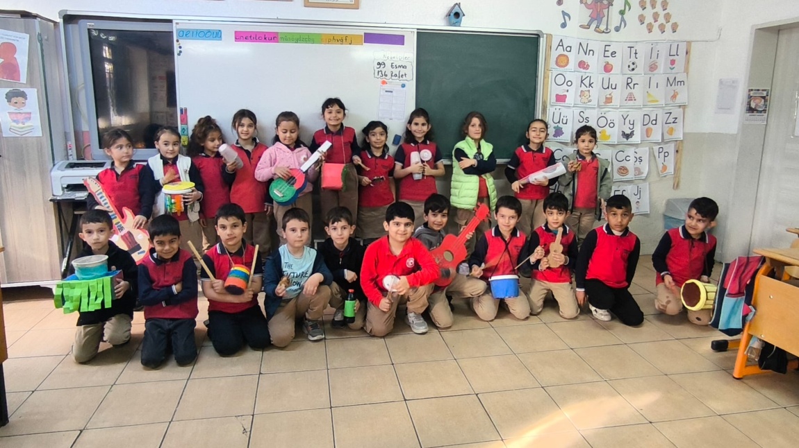ÖĞRENCİLERİMİZDEN GERİ DÖNÜŞÜMLE MÜZİK: STEM PROJESİYLE YARATICILIK BİRLEŞTİ
